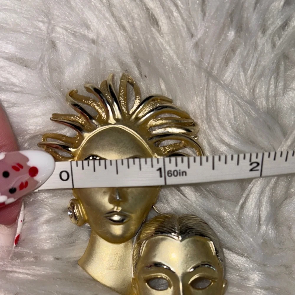 Gold Tone Abstract Face Brooch